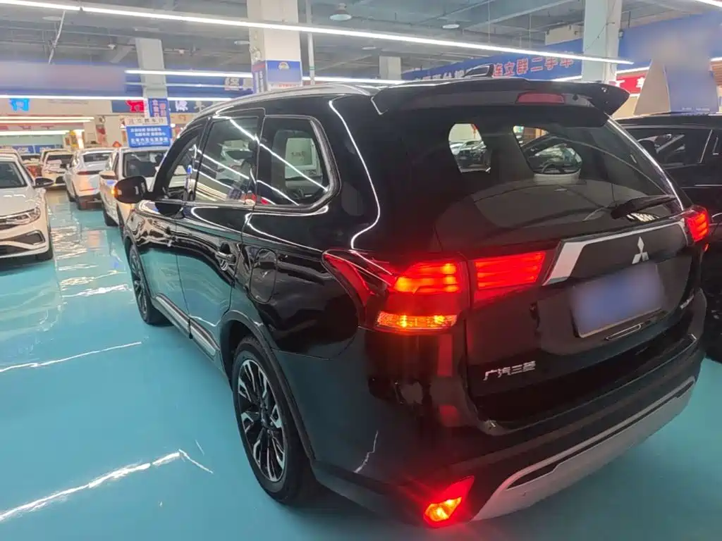 Mitsubishi Outlander — миниатюра 5