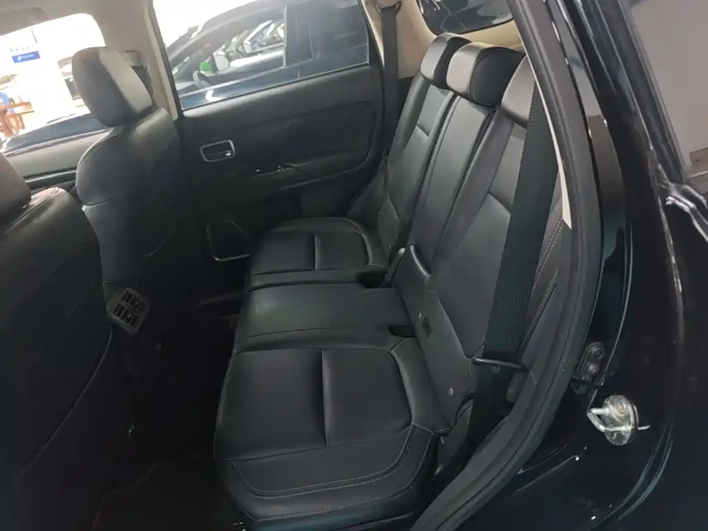 Mitsubishi Outlander — миниатюра 17