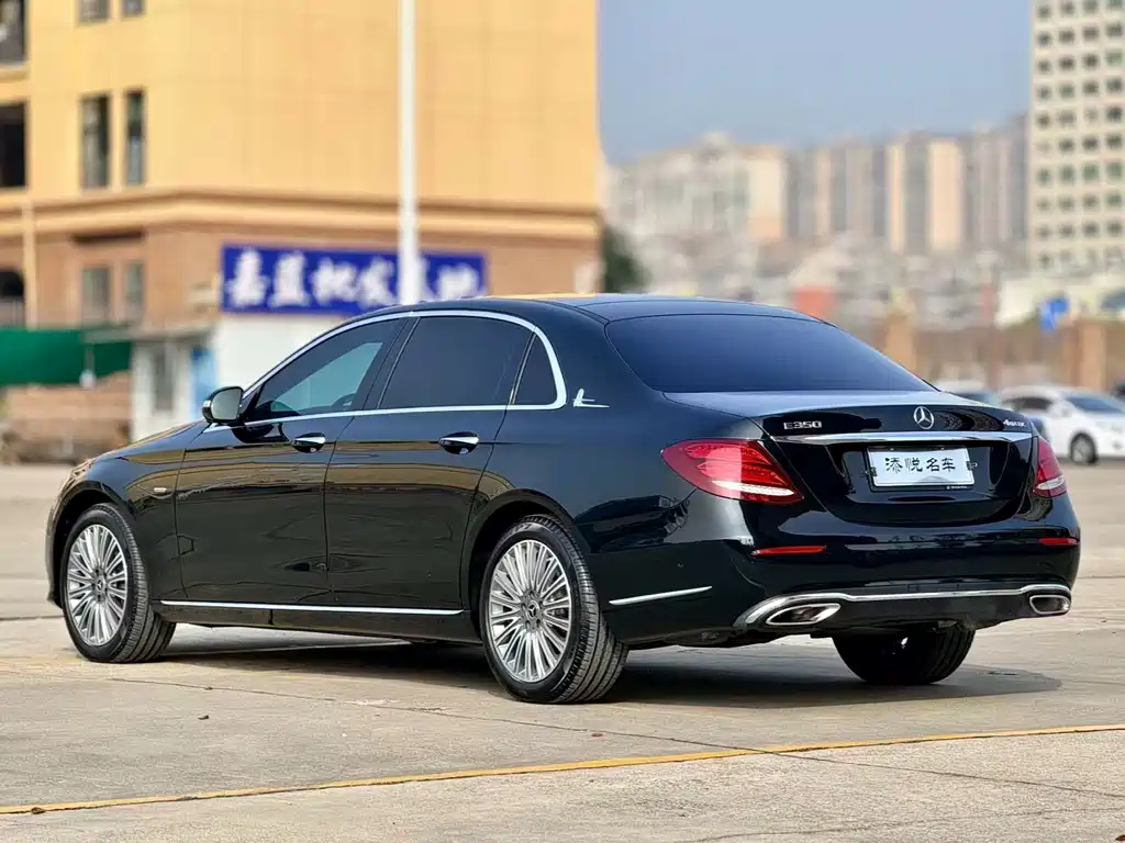 Mercedes-Benz E-Class — миниатюра 5