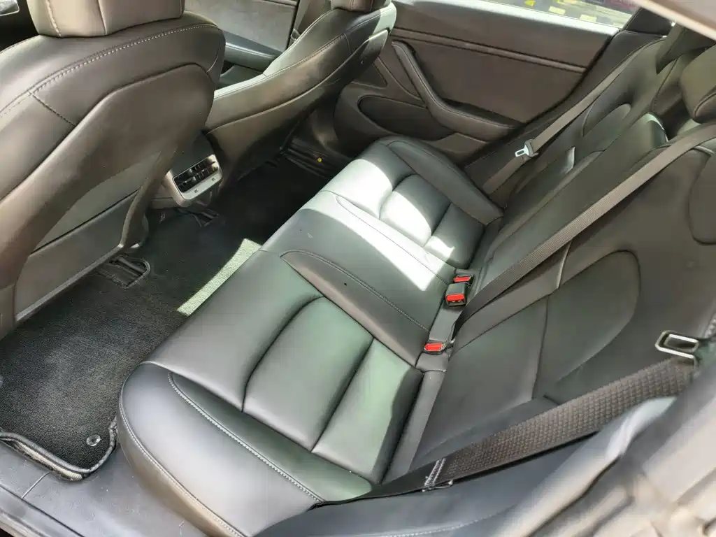 Tesla Model 3 — миниатюра 11