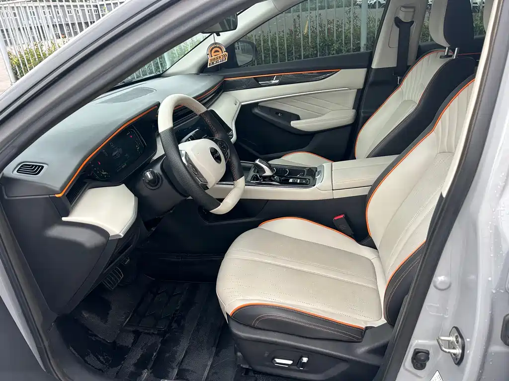 DONGFENG YI HYUN MAX