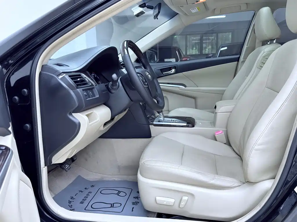 Toyota Camry — миниатюра 3