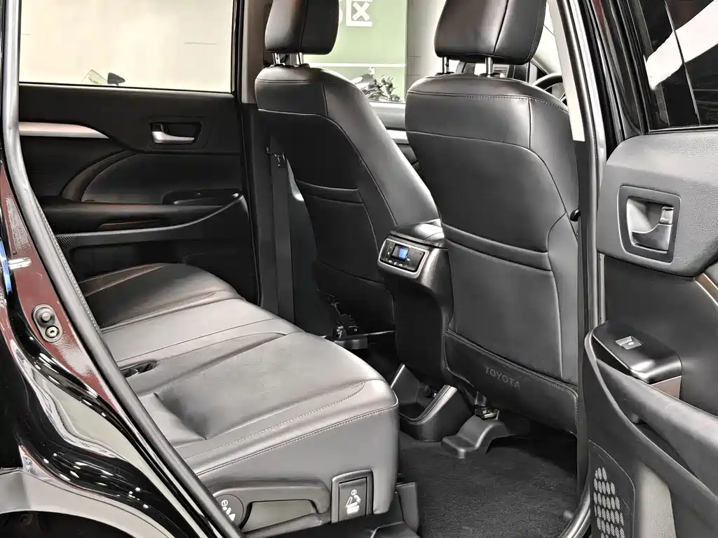 Toyota Highlander — миниатюра 16