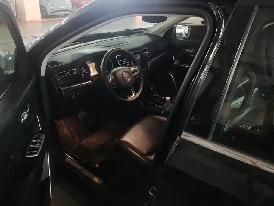 Jeep Grand Commander — миниатюра 9