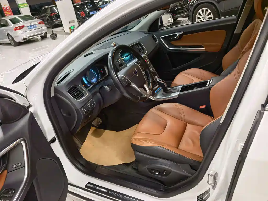 Volvo S60 PHEV — миниатюра 6