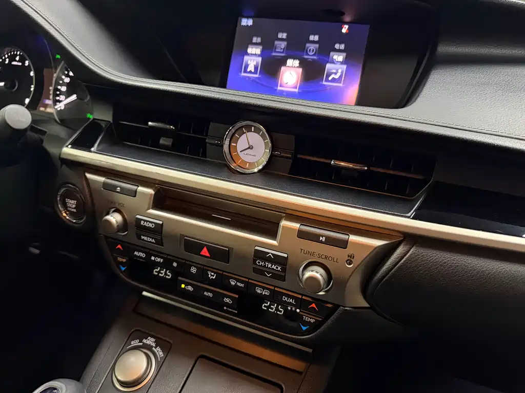 Lexus ES — миниатюра 16
