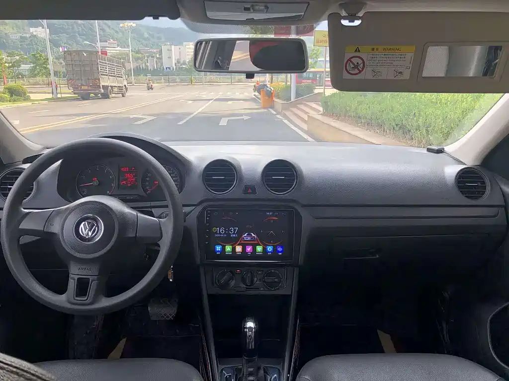 Volkswagen Jetta — миниатюра 7