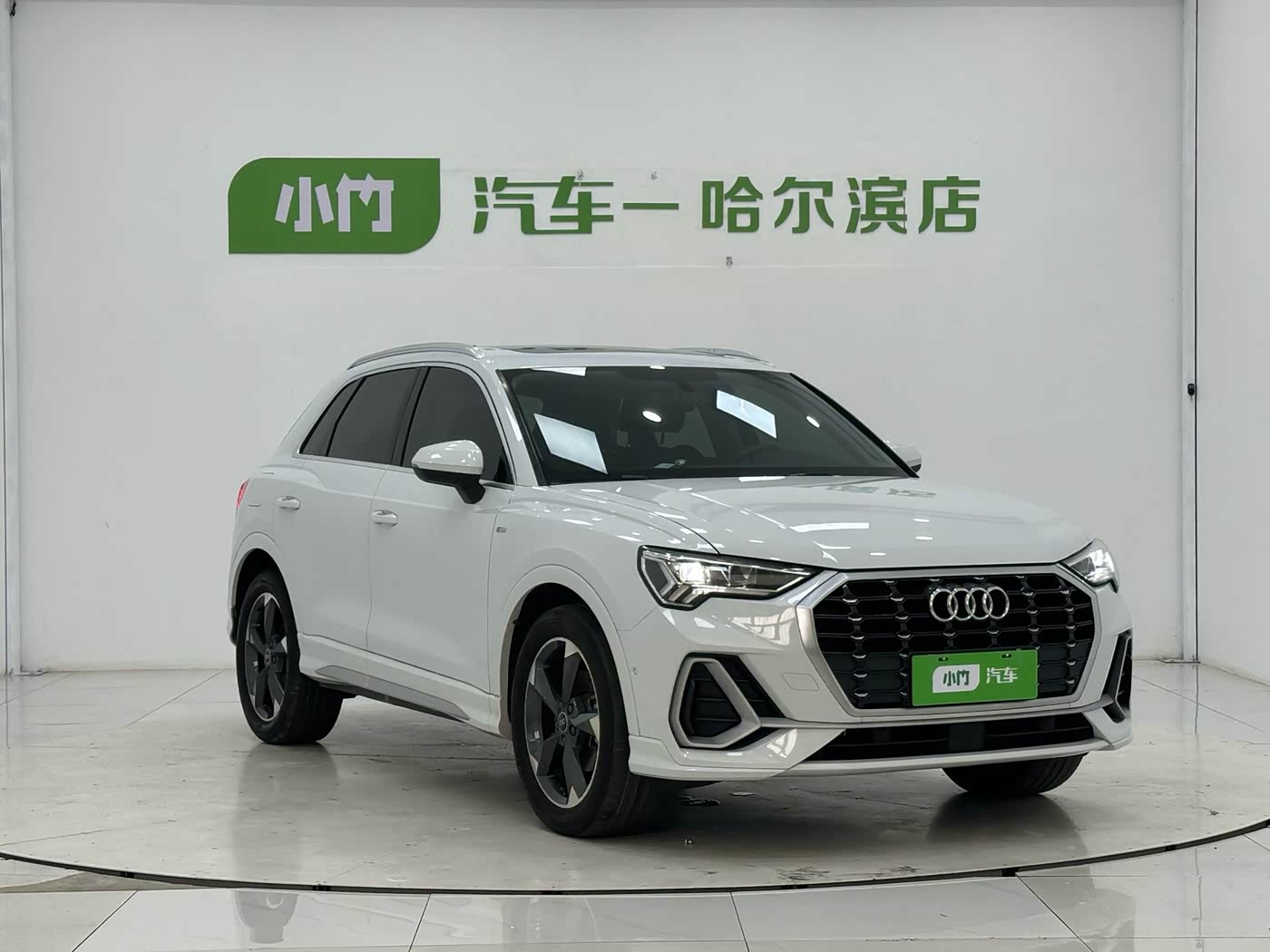 Audi Q3 1.4 л 2022 г. Белый, пробег 30000 км