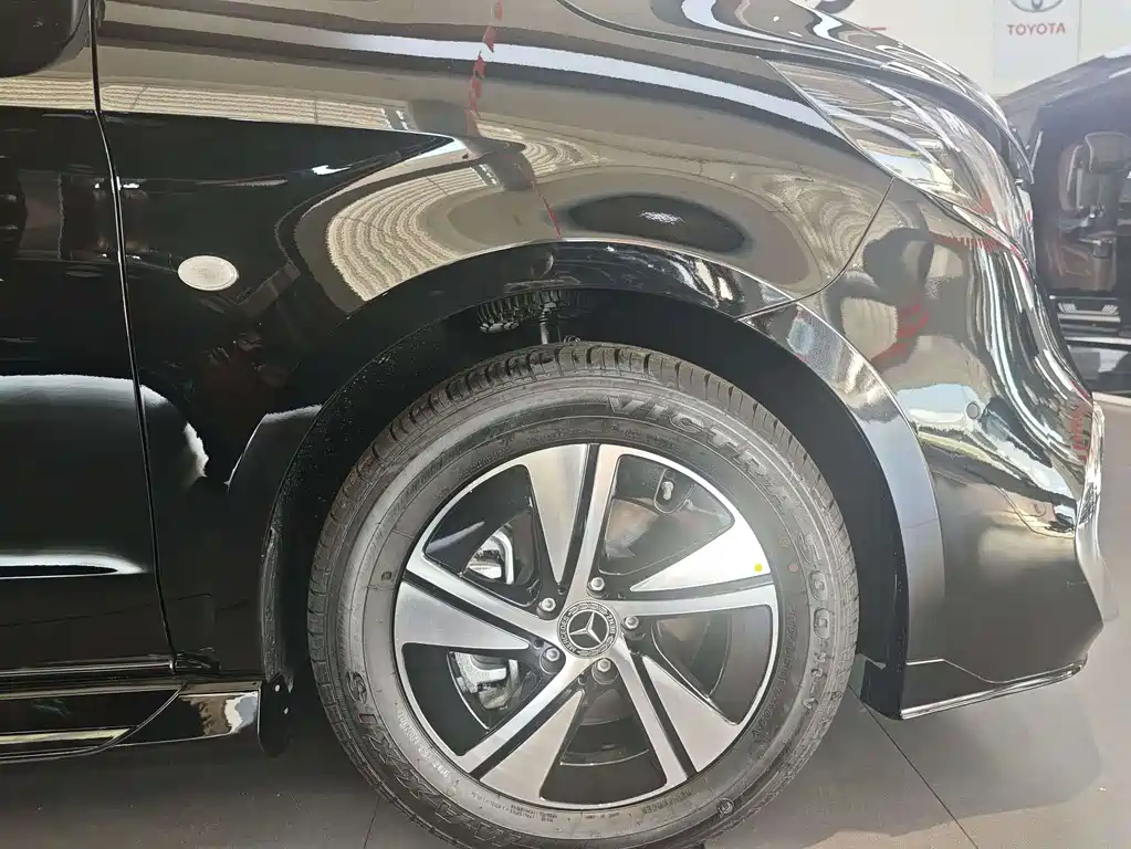 Mercedes-Benz Vito 2024 2.0T