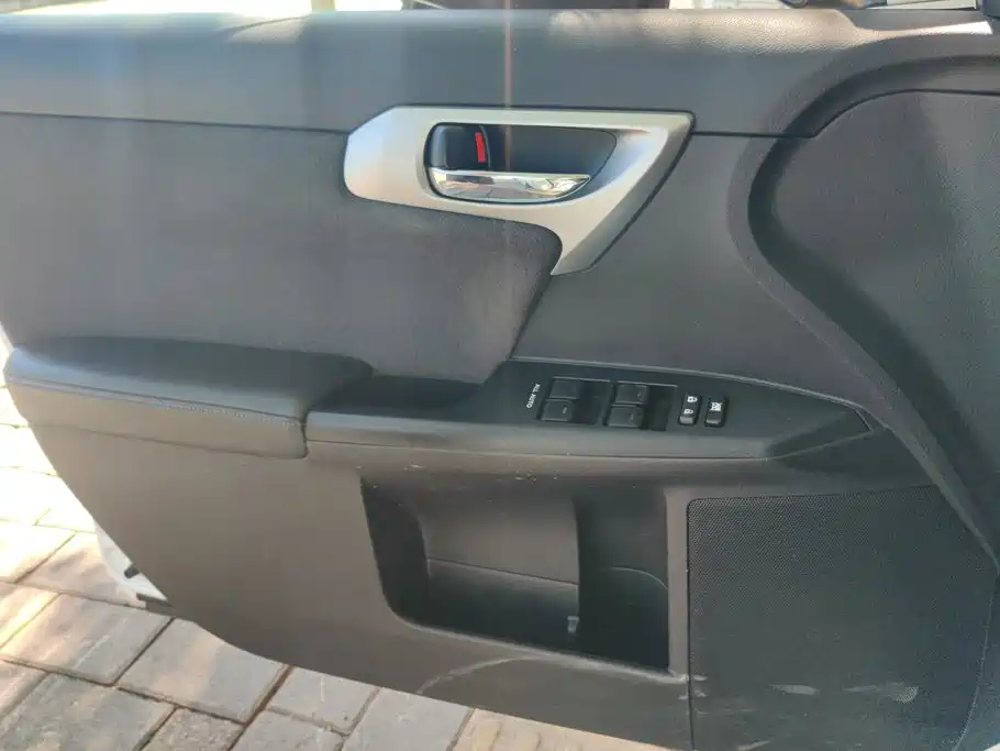 Lexus CT — миниатюра 7