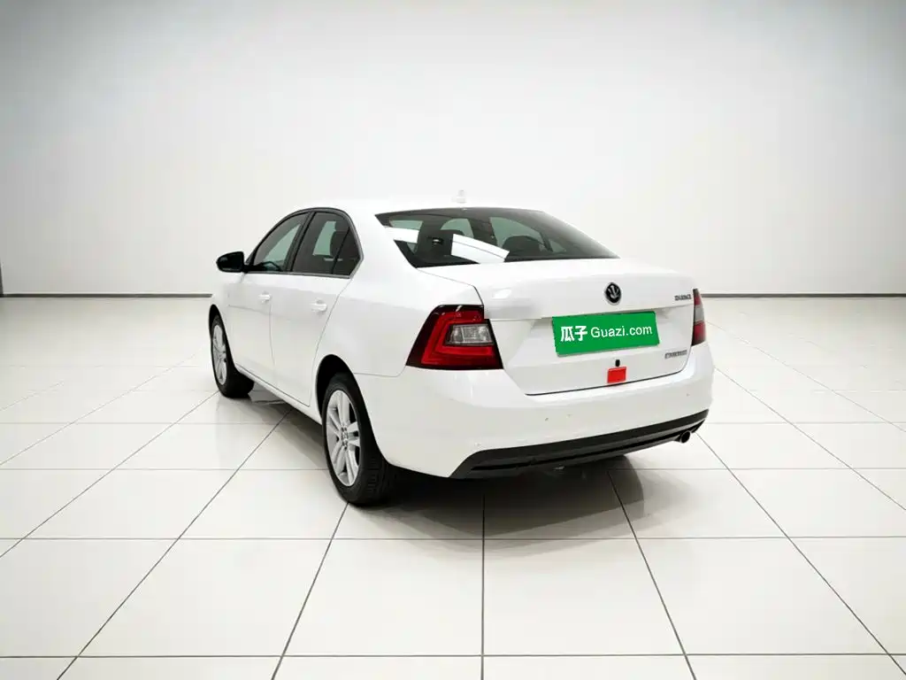Skoda Rapid — миниатюра 4
