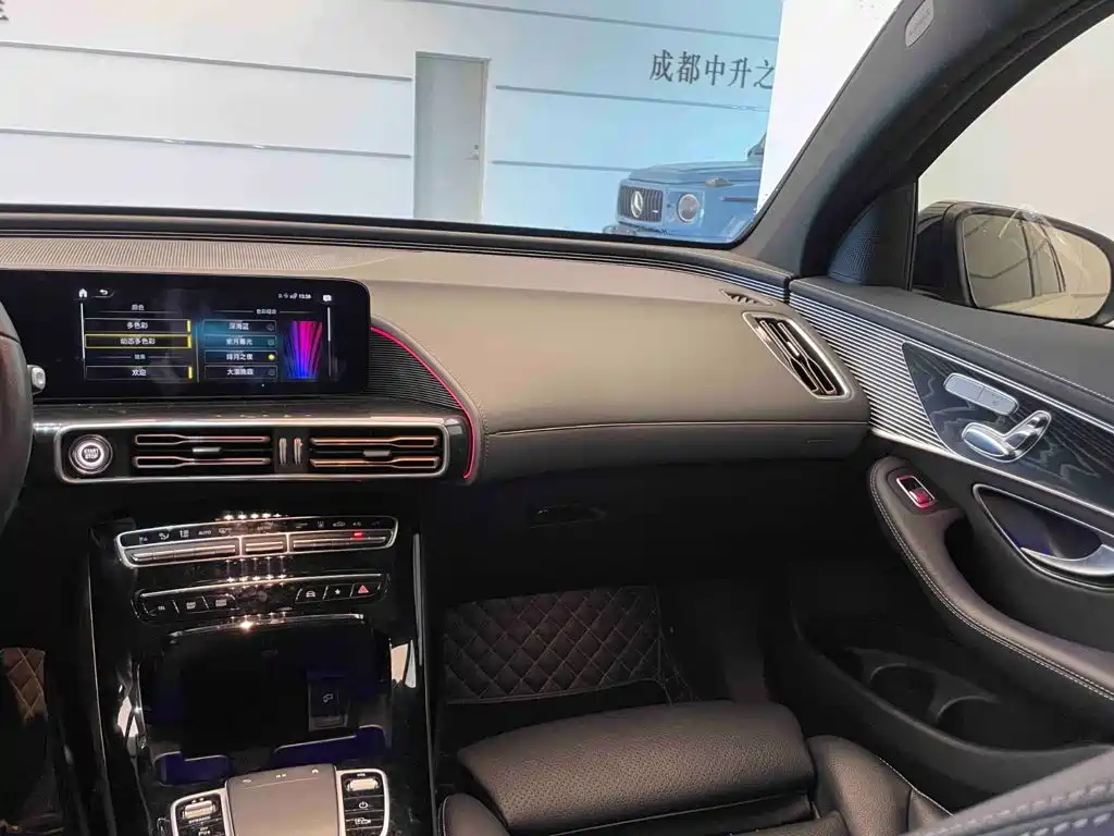 Mercedes-Benz EQC — миниатюра 12