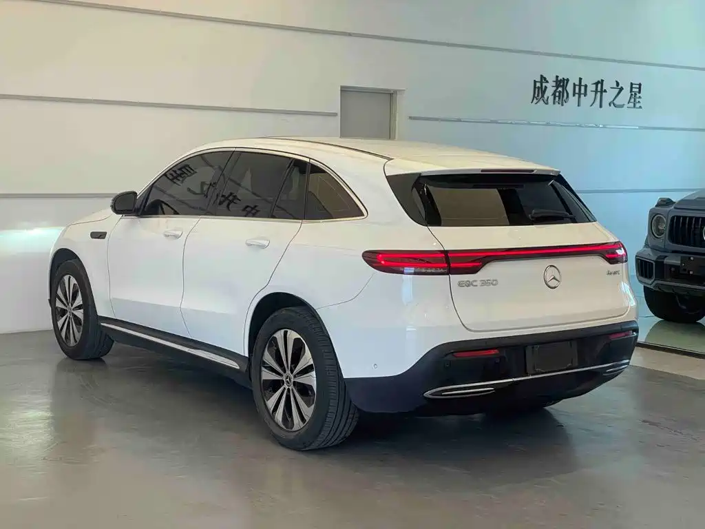 Mercedes-Benz EQC — миниатюра 15