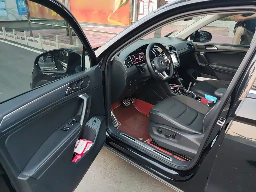 Volkswagen Tiguan L — миниатюра 17