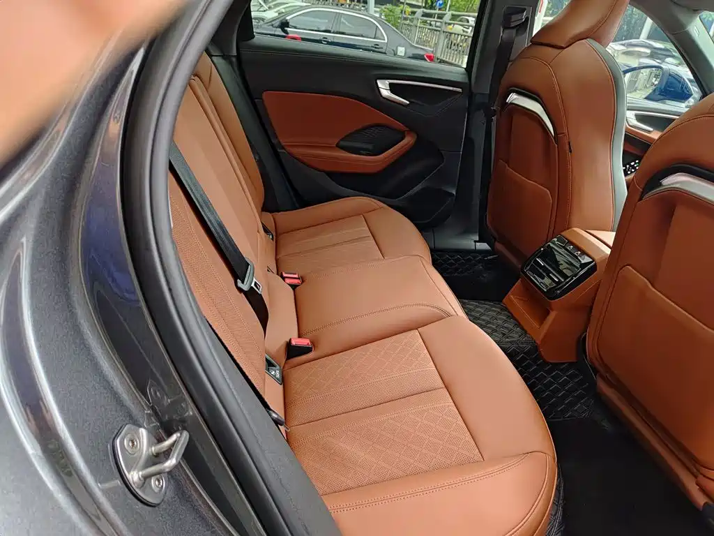Audi Audi A5L — миниатюра 11