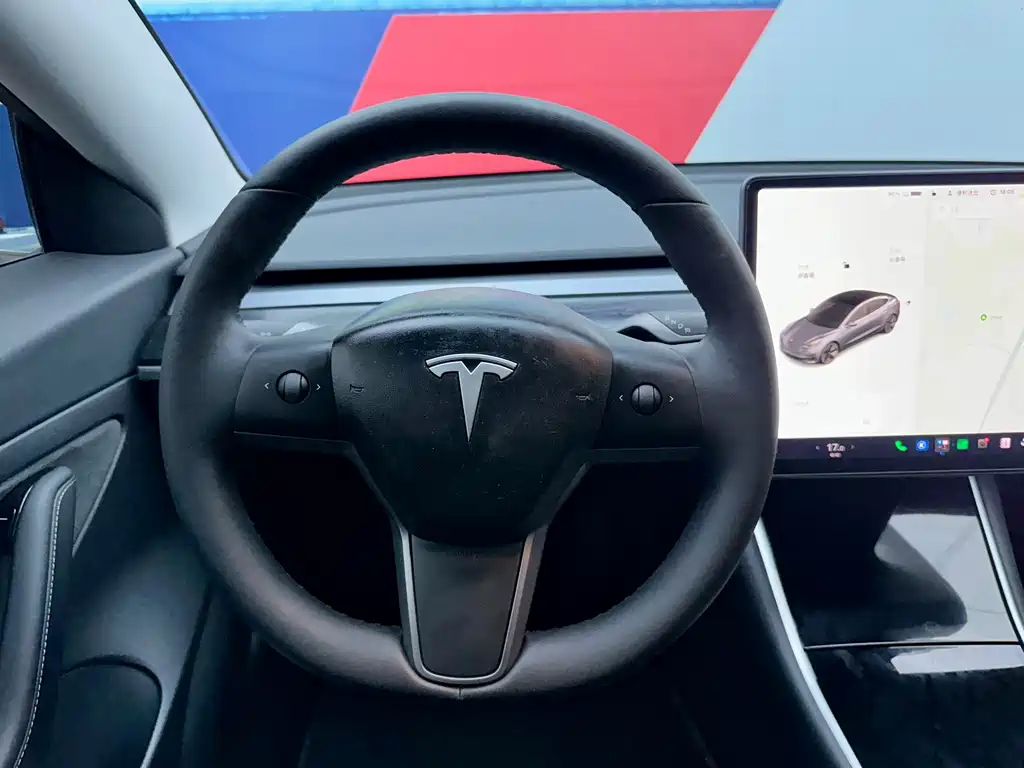 Tesla Model 3 — миниатюра 13