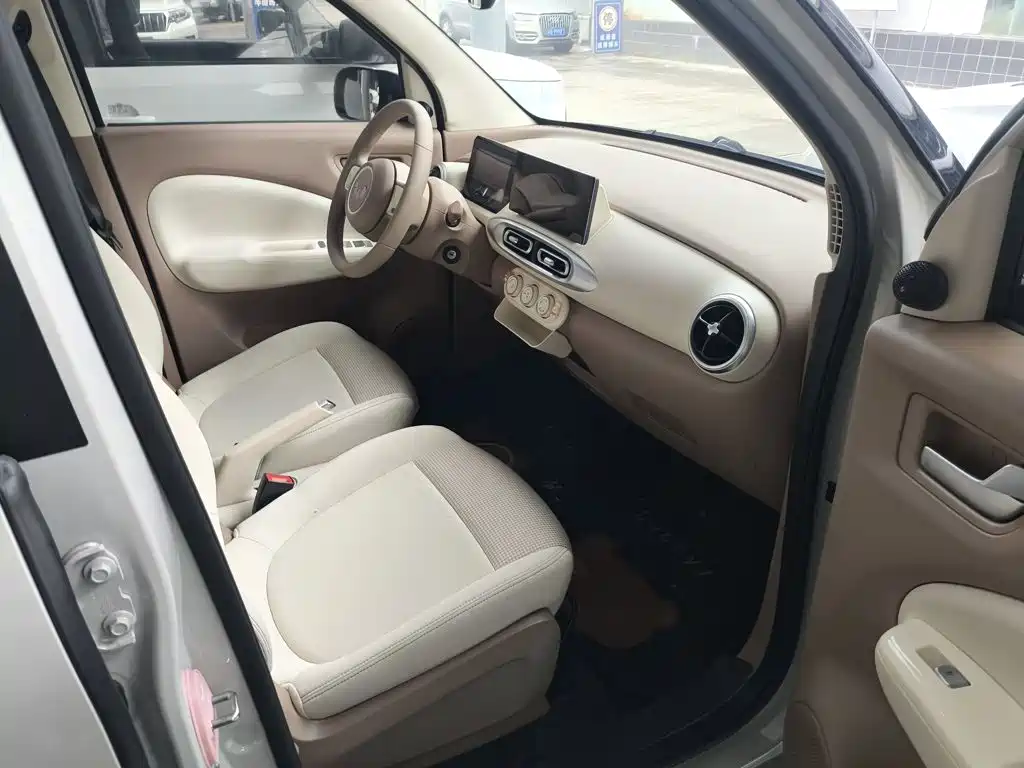 Wuling MINIEV — миниатюра 4