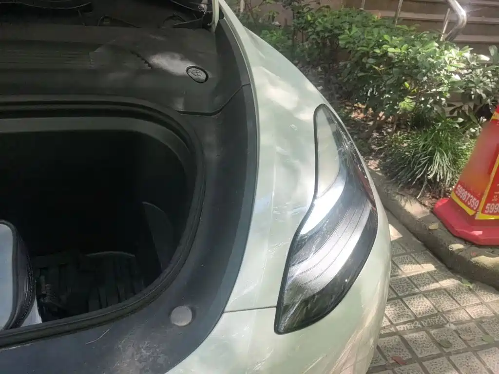 Tesla Model Y — миниатюра 21