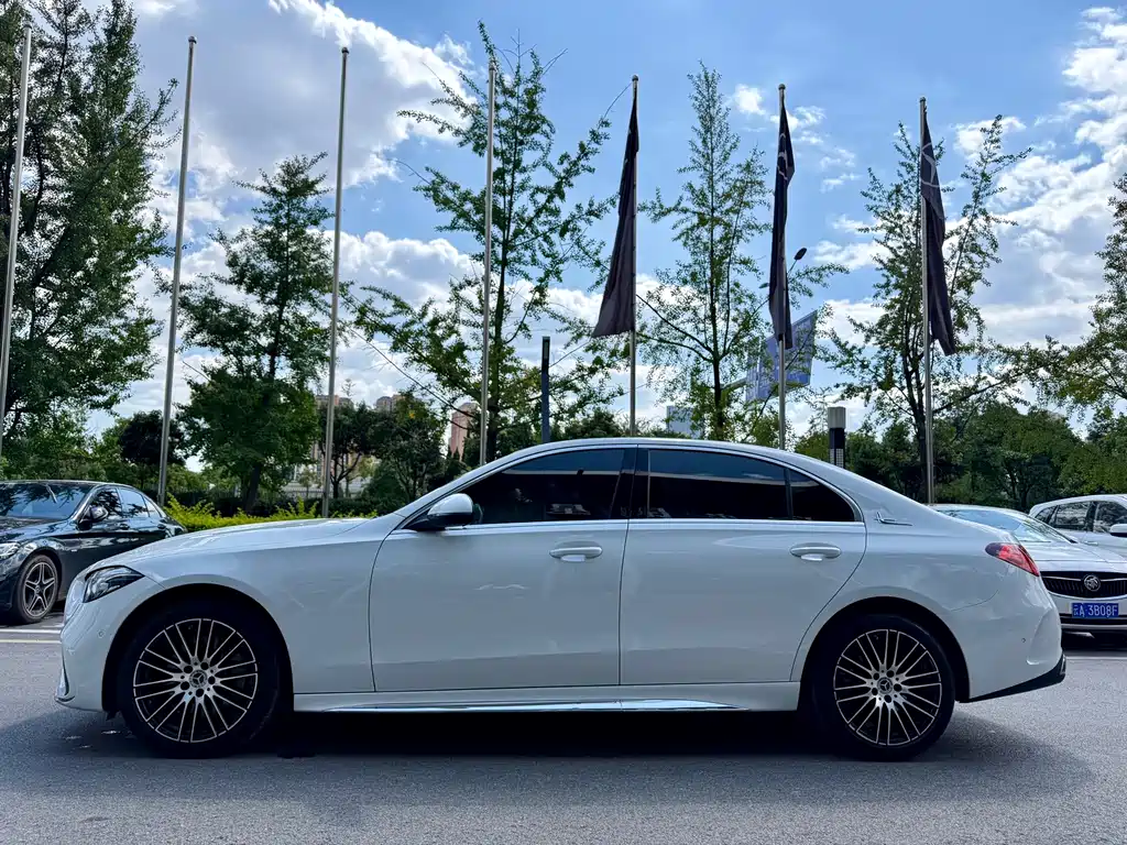 Mercedes-Benz C-Class — миниатюра 8