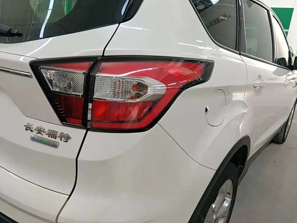 Ford Kuga — миниатюра 8