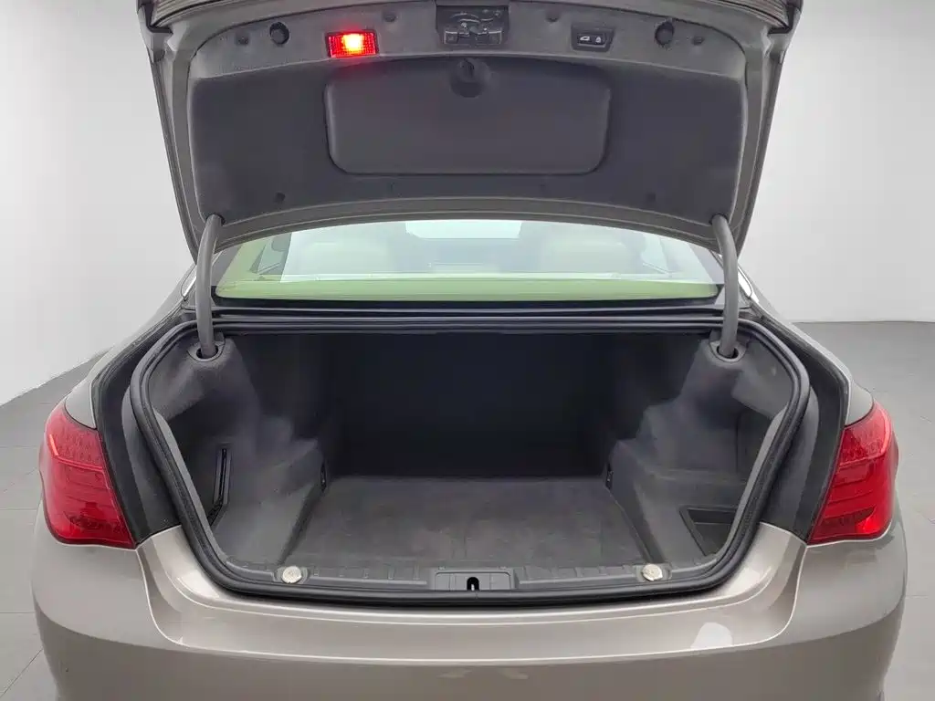 BMW 7 Series — миниатюра 16