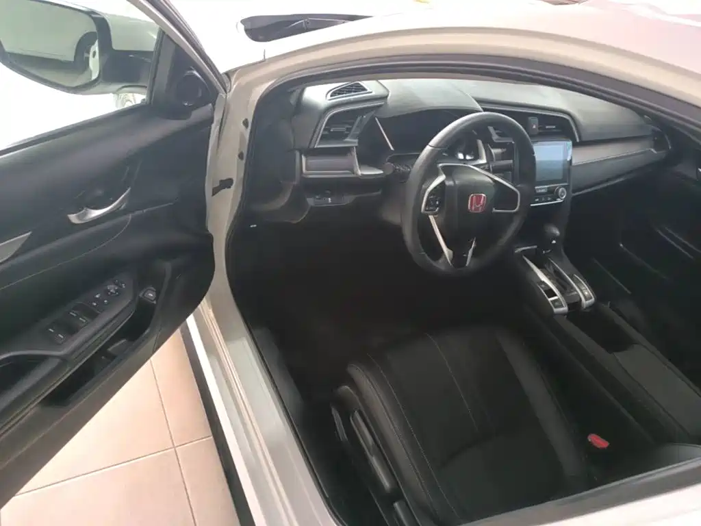 Honda Civic — миниатюра 16