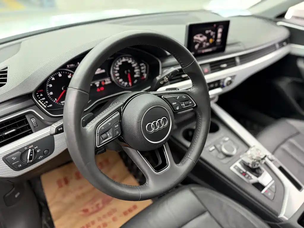 Audi A4L 2017 40 TFSI Fashion