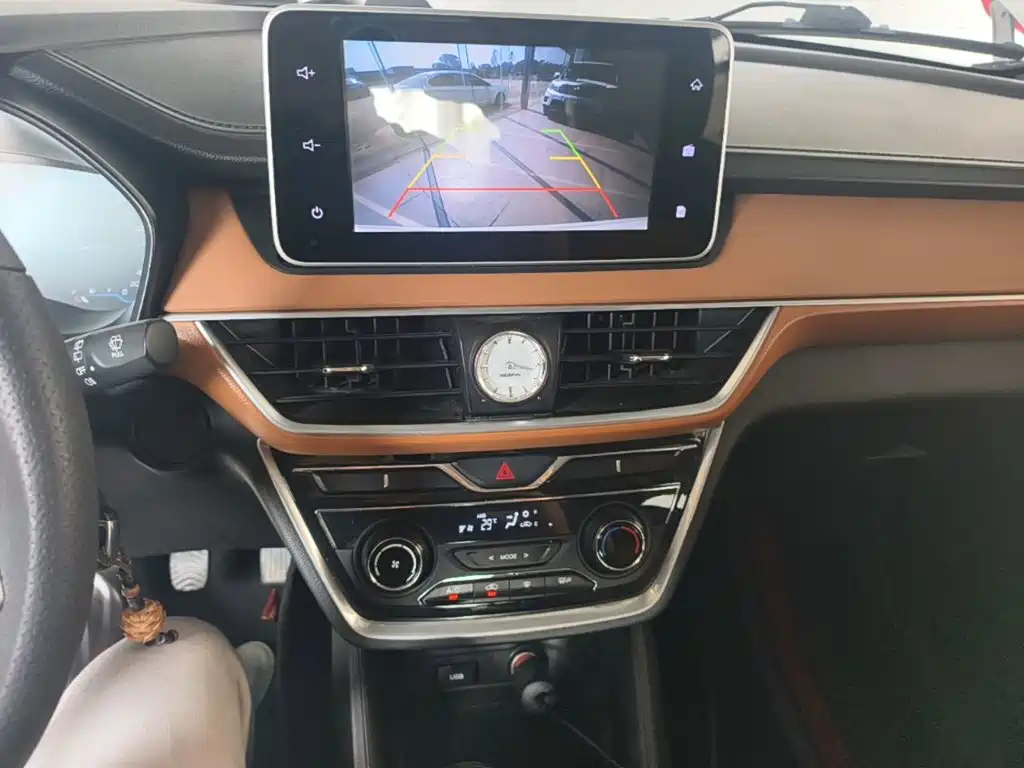 Wuling Hongguang S3 — миниатюра 13