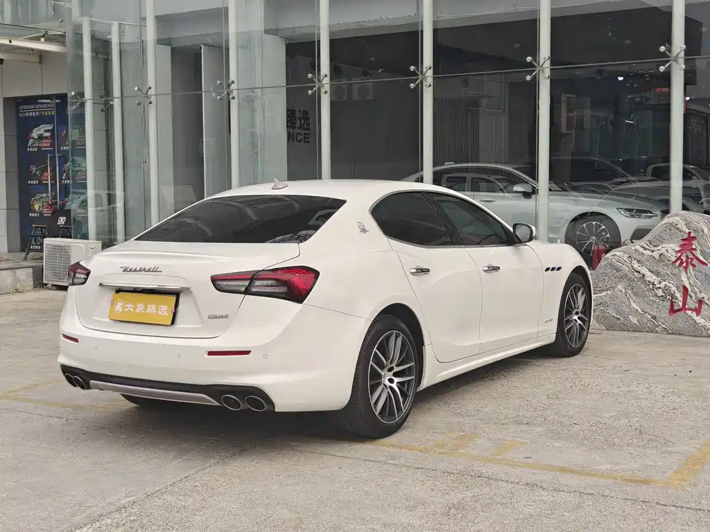 Maserati Ghibli — миниатюра 12