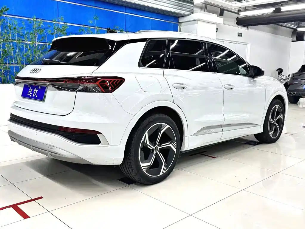 Audi Q4 e-tron — миниатюра 5