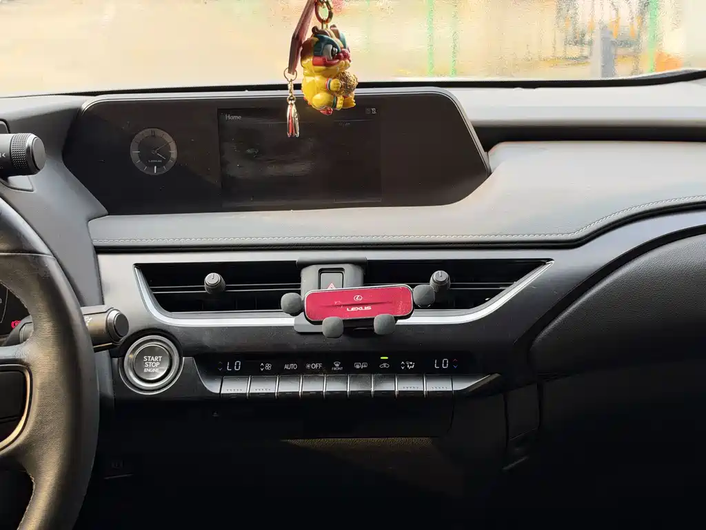 Lexus UX — миниатюра 10