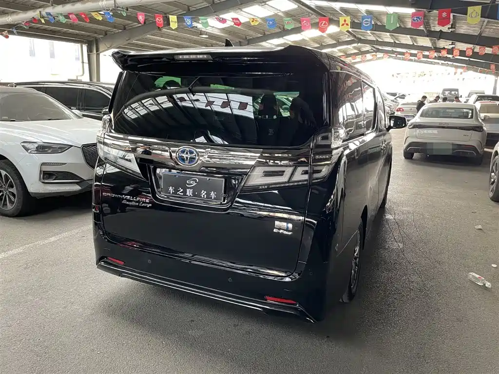 Toyota Vellfire - фото 6