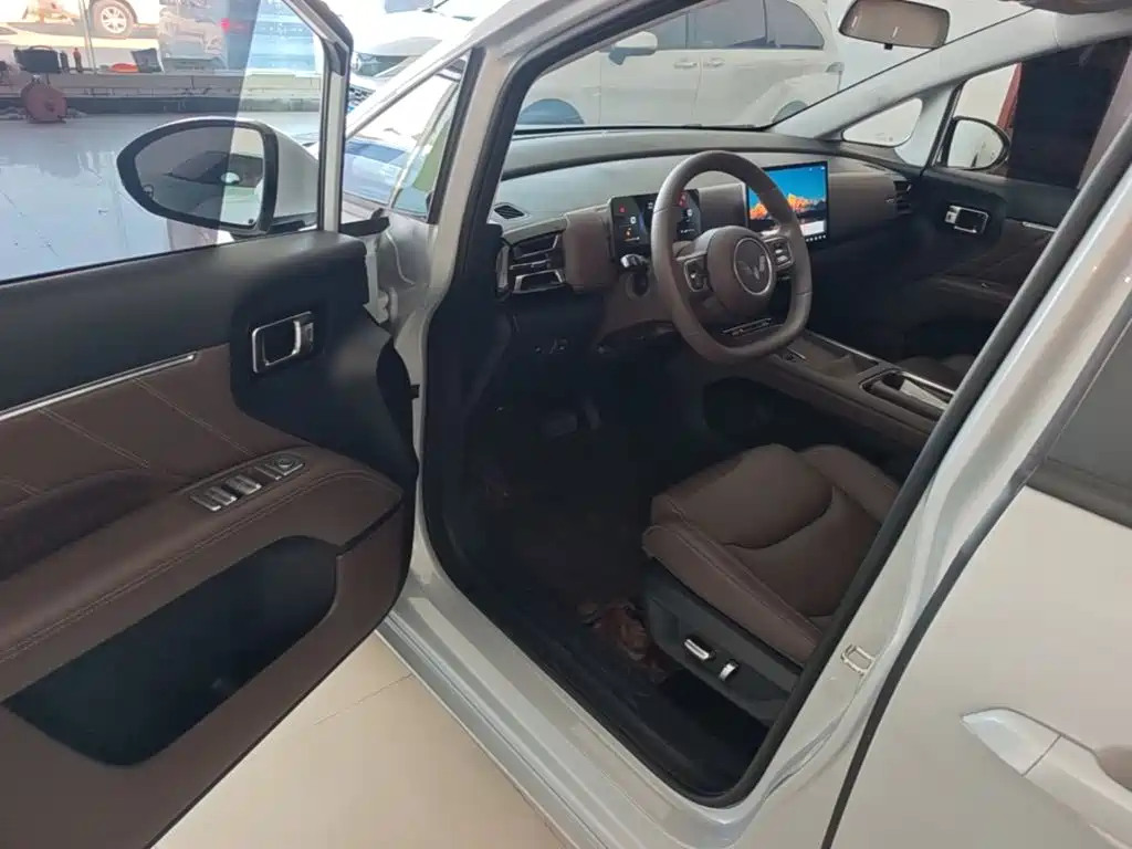Wuling Xingguang 730 New Energy — миниатюра 16