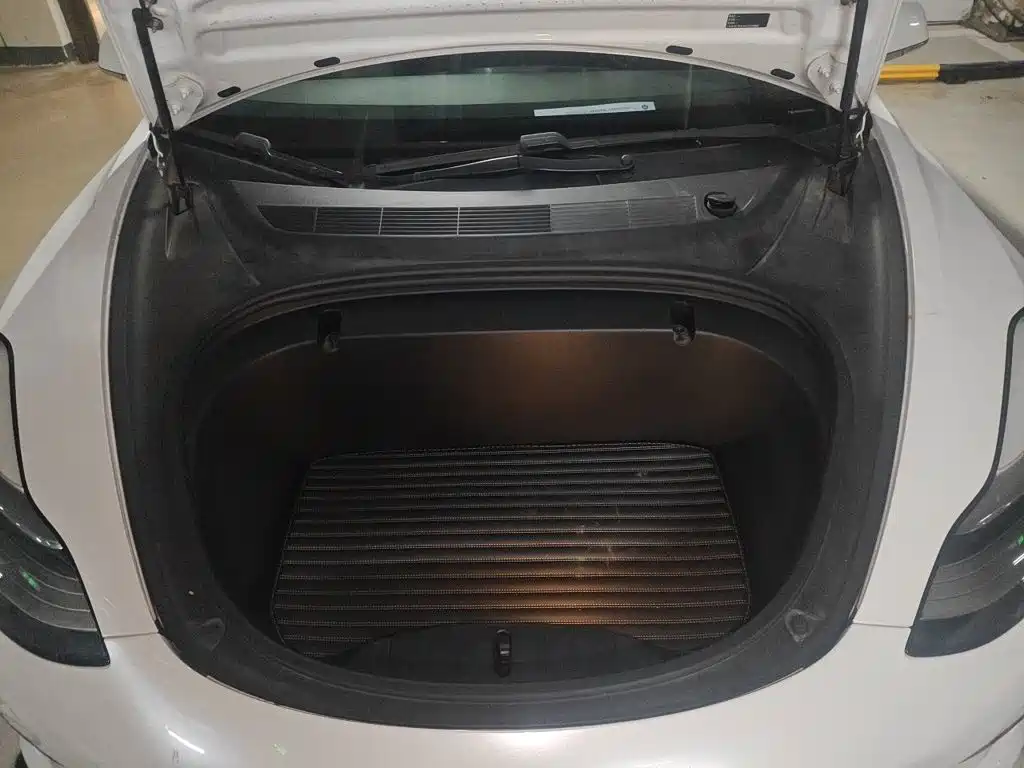 Tesla Model 3 — миниатюра 16