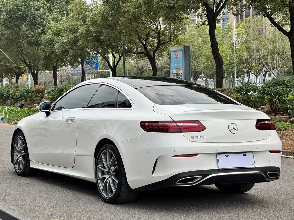 MERCEDES-BENZ E CLASS