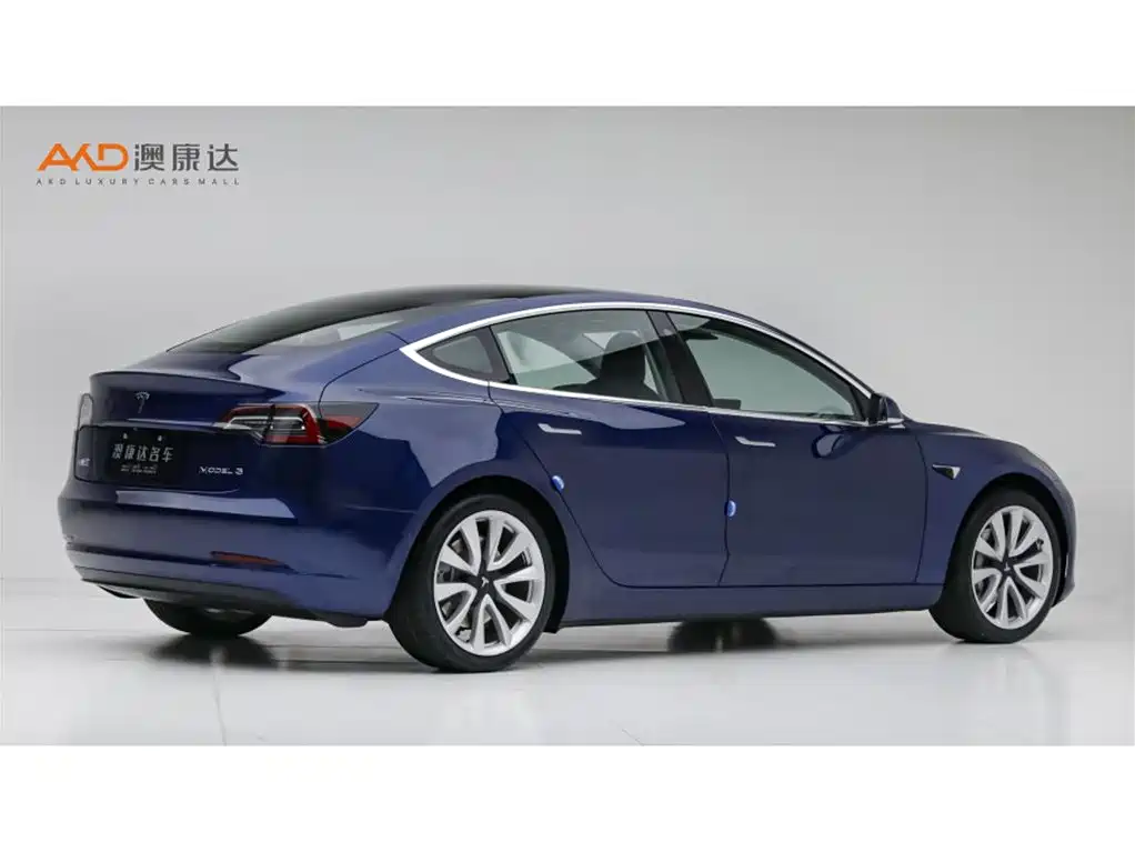 Tesla Model 3 — миниатюра 3