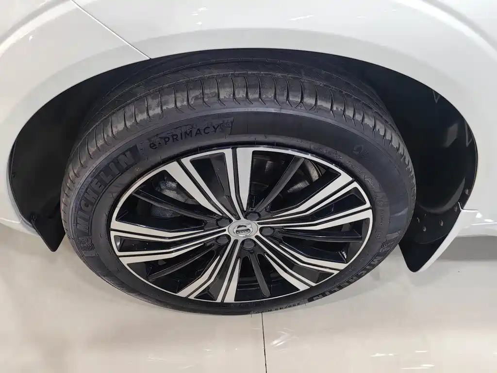 Volvo XC60 PHEV — миниатюра 4