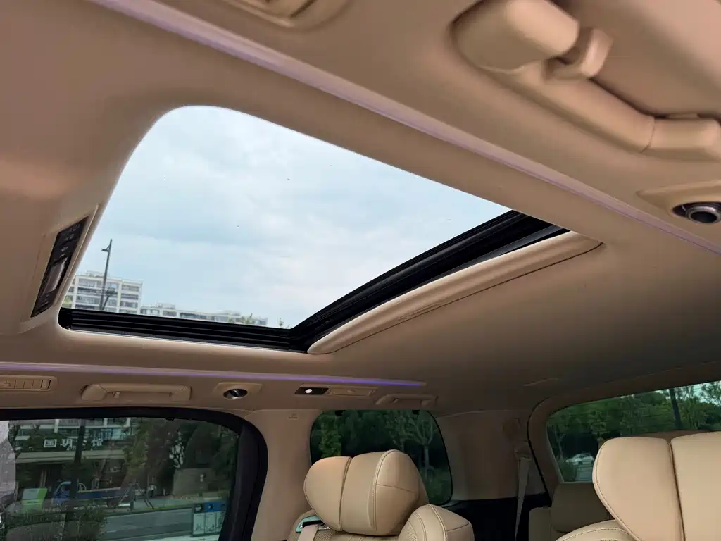 Toyota Alphard — миниатюра 15