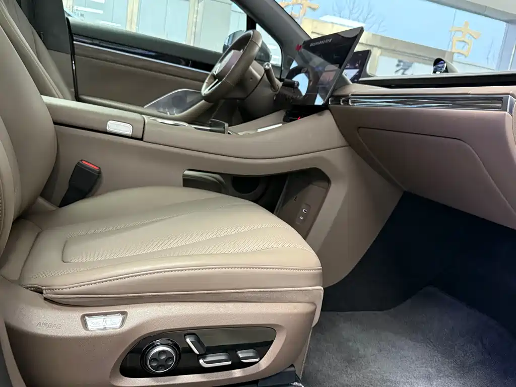 AITO WISDOM WORLD R7