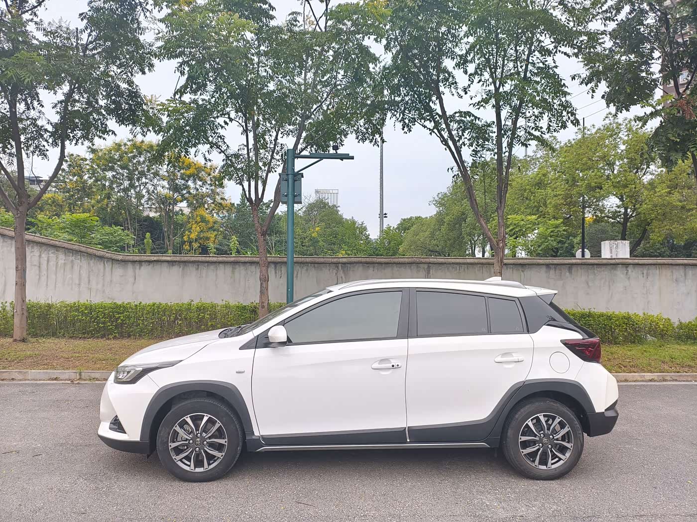 Toyota YARiS L Zhi Xuan 1.5 л 2022 г. Белый, пробег 26000 км