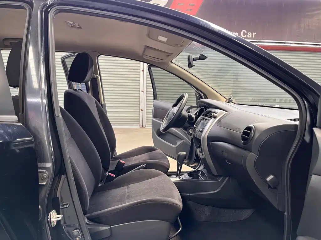 Nissan Livina 1.6XE CVT Comfort Edition, фото 16