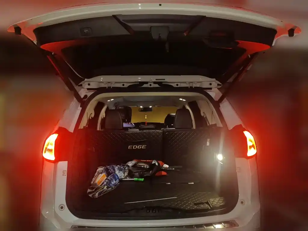 Ford Edge — миниатюра 15