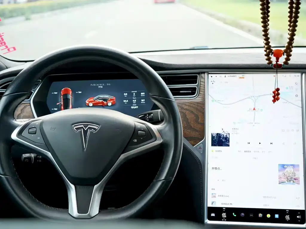 TESLA MODEL S