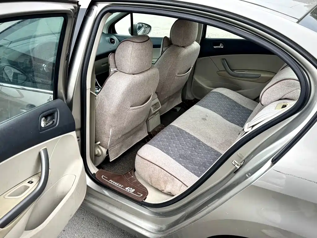 Peugeot 408 2013 2.0L AT Comfort