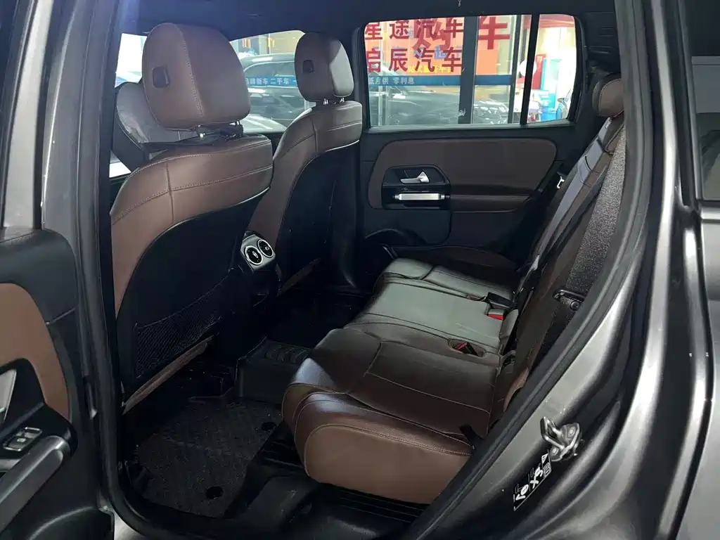 Mercedes-Benz GLB — миниатюра 8