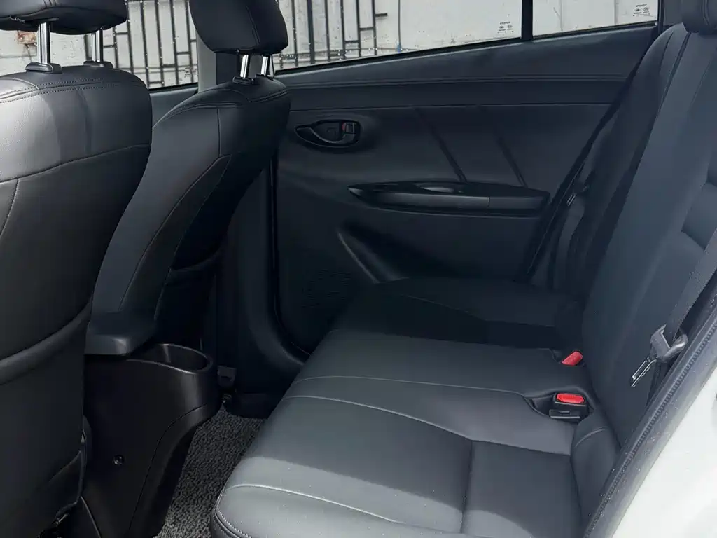 Toyota Yaris L — миниатюра 8
