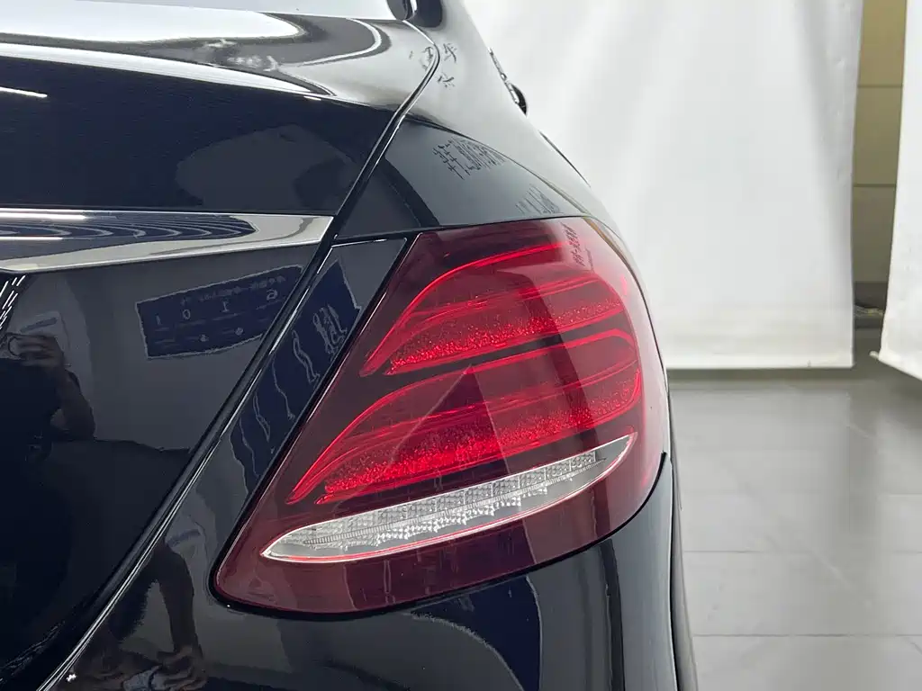 Mercedes-Benz E-Class — миниатюра 9