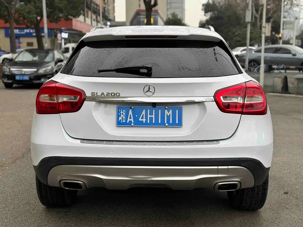 MERCEDES-BENZ GLA