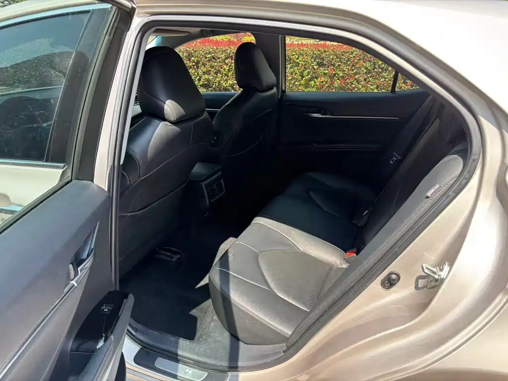 Toyota Camry — миниатюра 7
