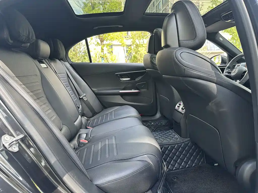 Mercedes-Benz C-Class — миниатюра 13